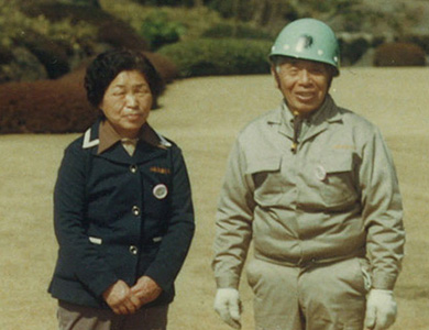 創業者山田梅二郎と妻：ナヲ